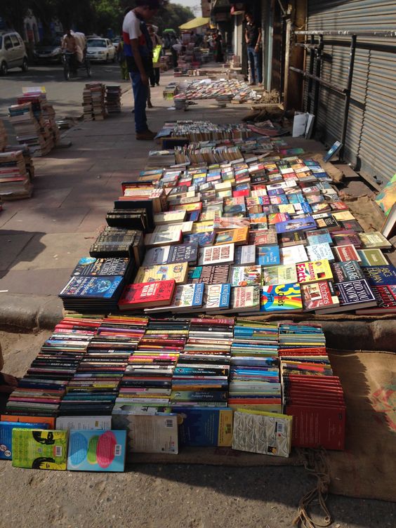 nai sarak book market, nai sadak book market, chandini chowk book market, chawri book market