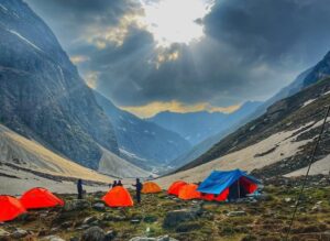 hampta pass trek, chandartal lake, how to reach chandartal lake, how to reach hampta pass trek, how to do hapta pass trek